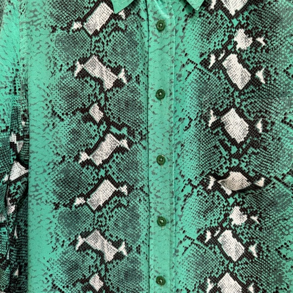 Equipment Silk Blouse Kelly Green Snake Print - Picture 9 of 14